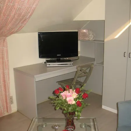 Bed & Breakfast B&logies De Duinroos